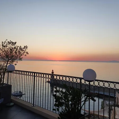 Des Gouverneurs Hotell 4*