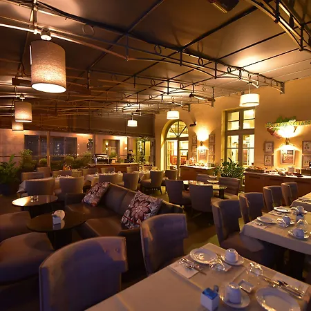 オテル デ グベルナール 4*