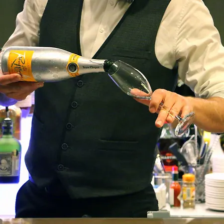 Des Gouverneurs 호텔