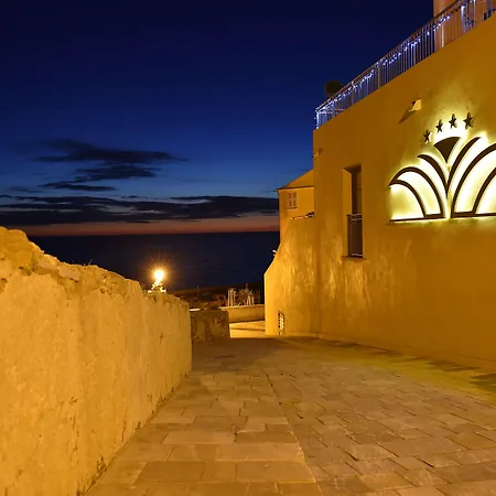 オテル デ グベルナール 4*