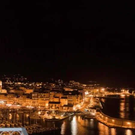 Des Gouverneurs Hotel 4*