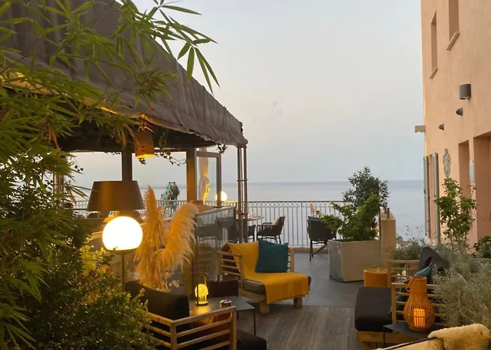 Des Gouverneurs Hotel 4*