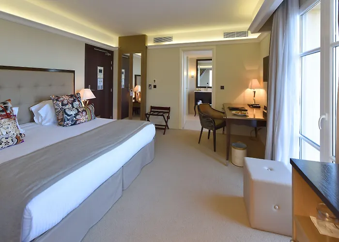 Hotel Des Gouverneurs 4*